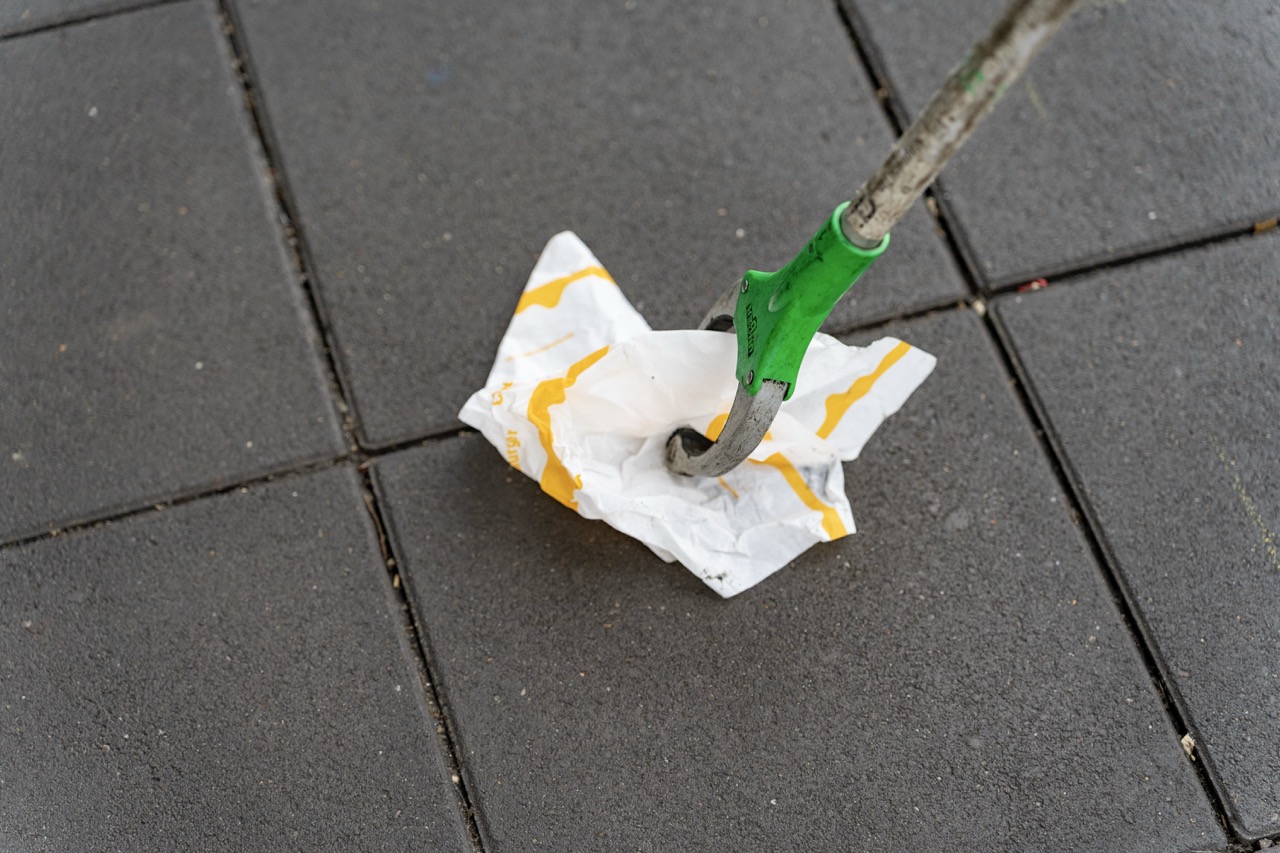 Grauflächenpflege / Parkplatzreinigung